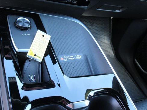 Used 2025 Buick Enclave Sport Touring image 24