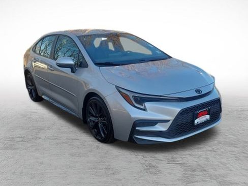 Used 2023 Toyota Corolla SE image 3