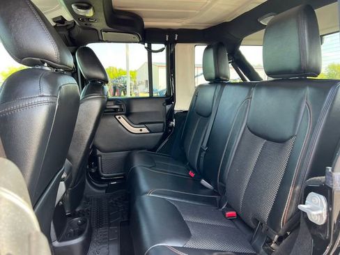 Used 2016 Jeep Wrangler Unlimited Sahara AWD/4WD image 5
