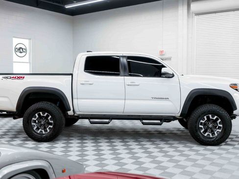 Used 2020 Toyota Tacoma TRD Off-Road w/ Technology Package image 6