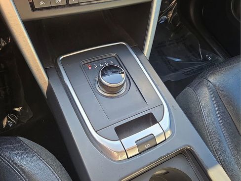 Used 2017 Land Rover Discovery Sport SE image 29