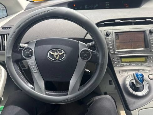 Used 2011 Toyota Prius Four w/ Navigation Pkg FWD image 9