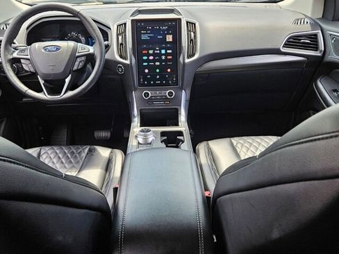 Used 2024 Ford Edge Titanium image 10