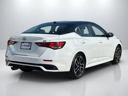 Used 2025 Nissan Sentra SR w/ SR Premium Package FWD image 5