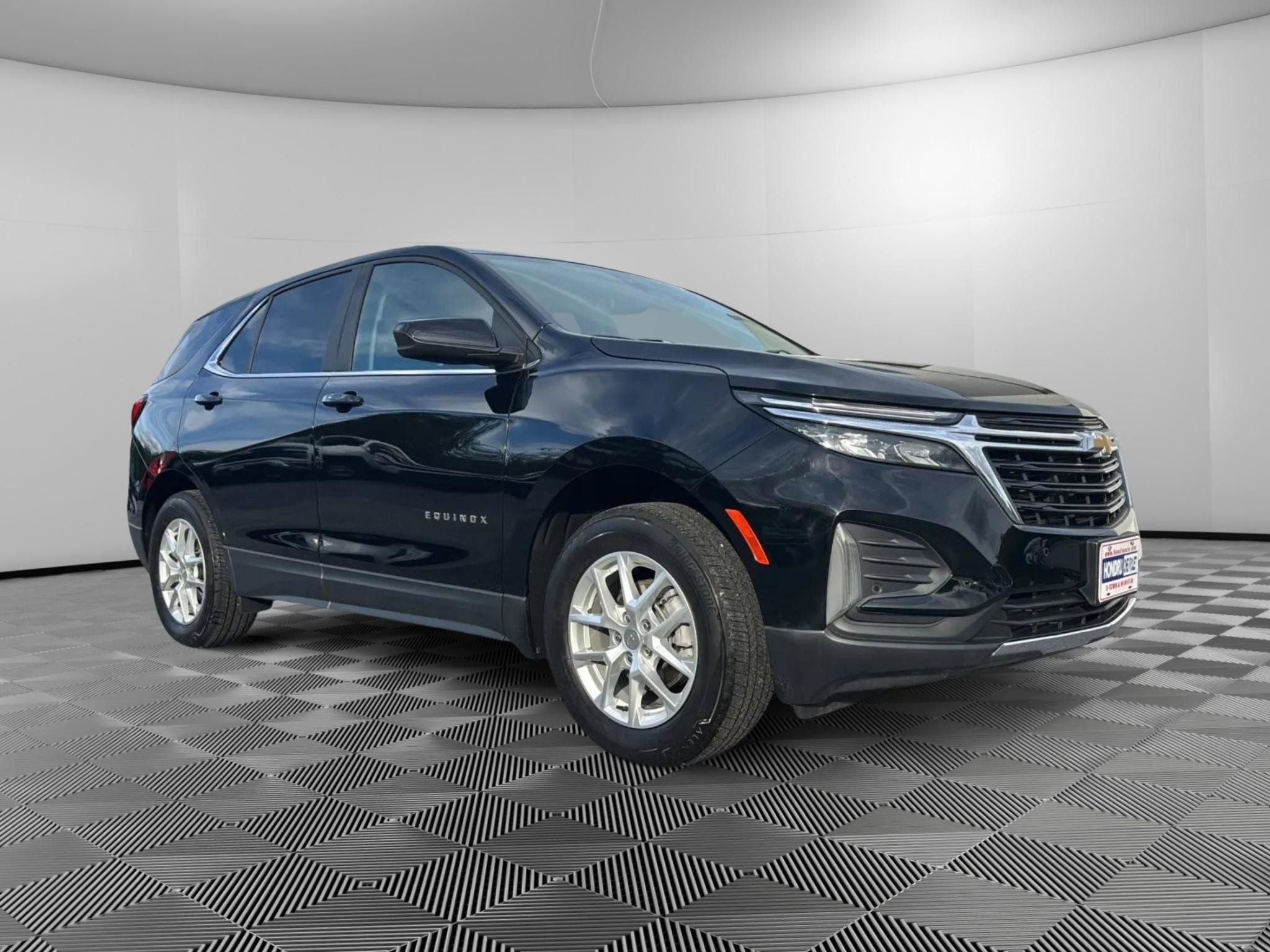Used 2023 Chevrolet Equinox LT AWD/4WD image 2