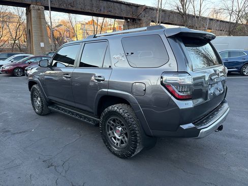 Used 2018 Toyota 4Runner TRD Off-Road w/ TRD Performance Package image 7