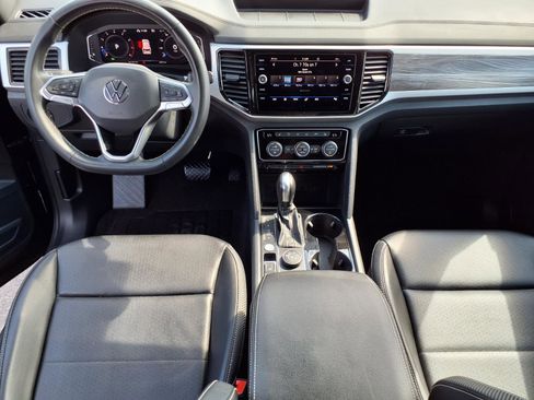 Used 2022 Volkswagen Atlas Cross Sport SE image 4