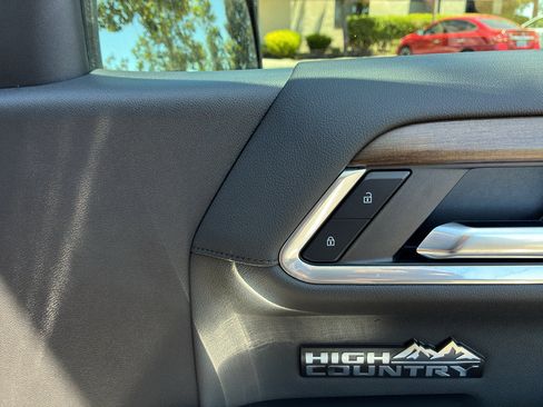 Used 2025 Chevrolet Silverado 1500 High Country w/ High Country Premium Package AWD/4WD image 63