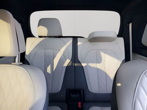 Used 2023 BMW X7 M60i w/ Executive Package image 26