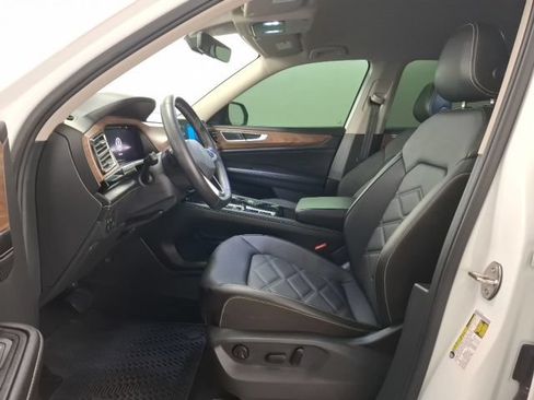 Used 2024 Volkswagen Atlas SE w/ Black Wheel Package FWD image 18