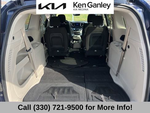 Used 2017 Chrysler Pacifica Touring image 47