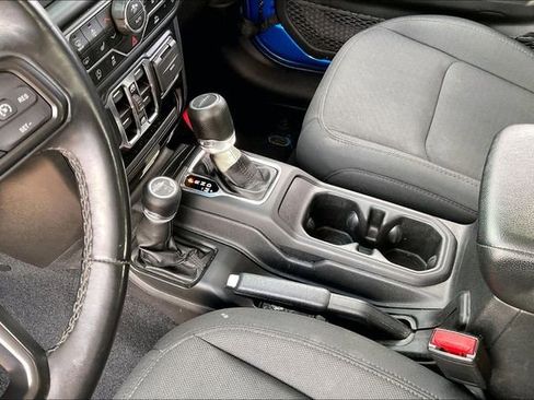 Used 2022 Jeep Gladiator Sport AWD/4WD image 13