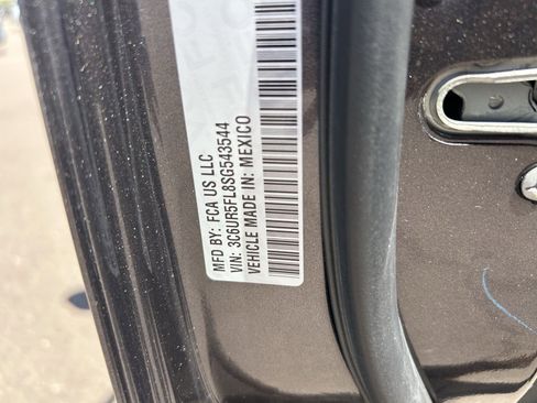 Used 2025 RAM 2500 Laramie AWD/4WD image 36