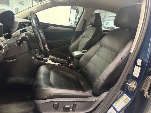 Used 2020 Volkswagen Passat 2.0T SE image 9