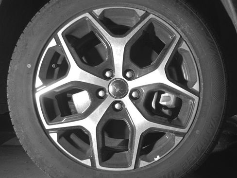 Used 2025 Jeep Compass Limited image 13