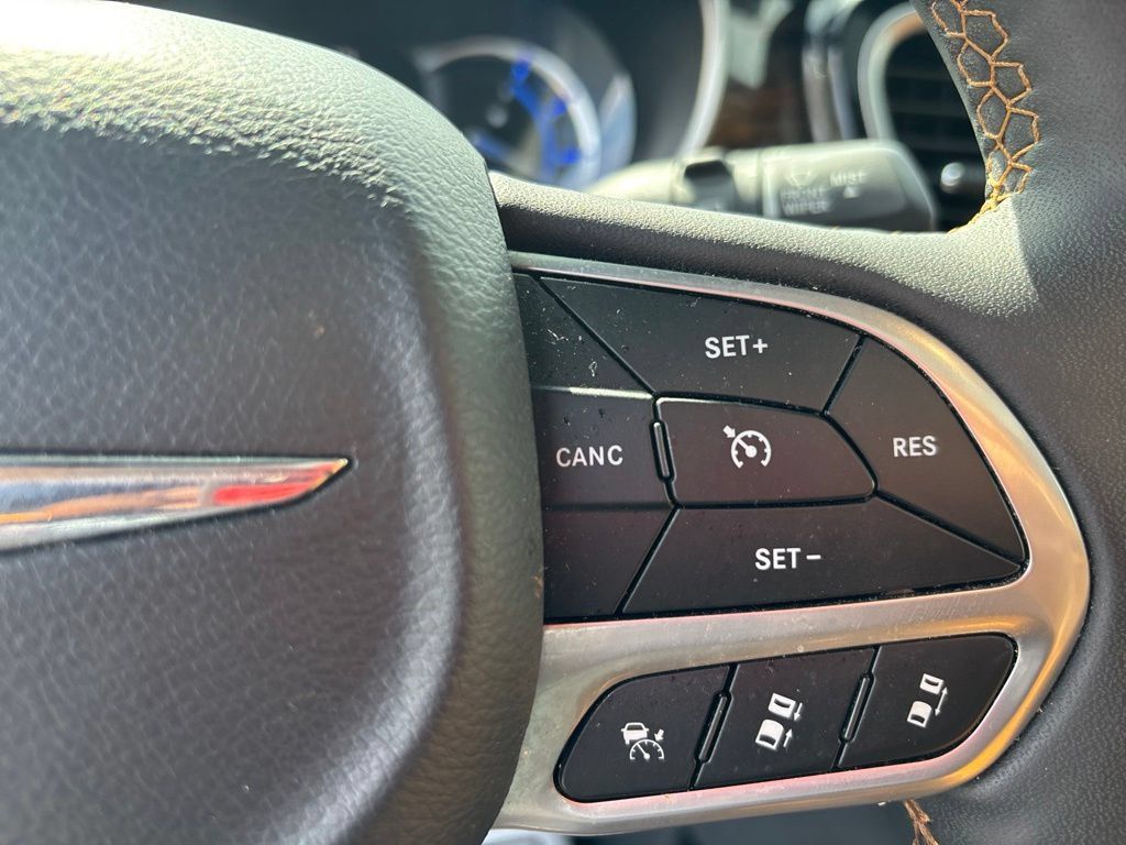 Used 2023 Chrysler Pacifica Pinnacle FWD image 18