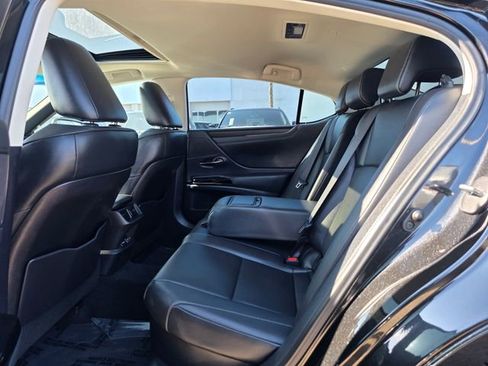 Used 2024 Lexus ES 300h w/ Premium Package image 12
