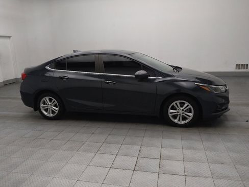 Used 2018 Chevrolet Cruze LT w/ Sun And Sound Package image 11