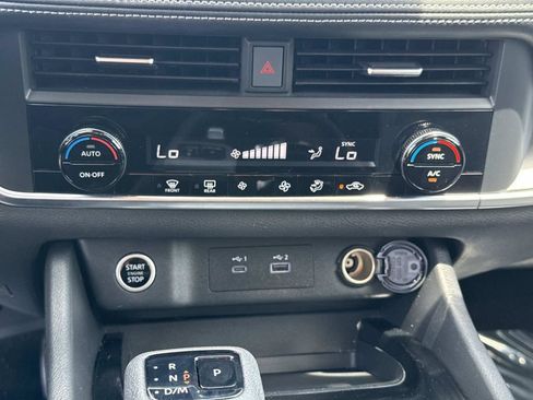 Certified 2023 Nissan Rogue SV FWD image 24