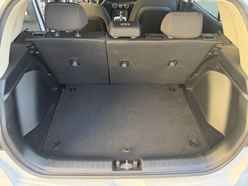 Used 2023 Hyundai Venue FWD image 21