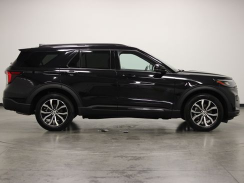 Used 2025 Ford Explorer ST-Line AWD/4WD image 10
