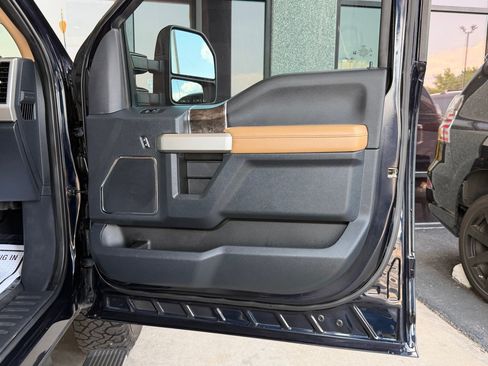 Used 2022 Ford F350 Lariat w/ Lariat Ultimate Package AWD/4WD image 40