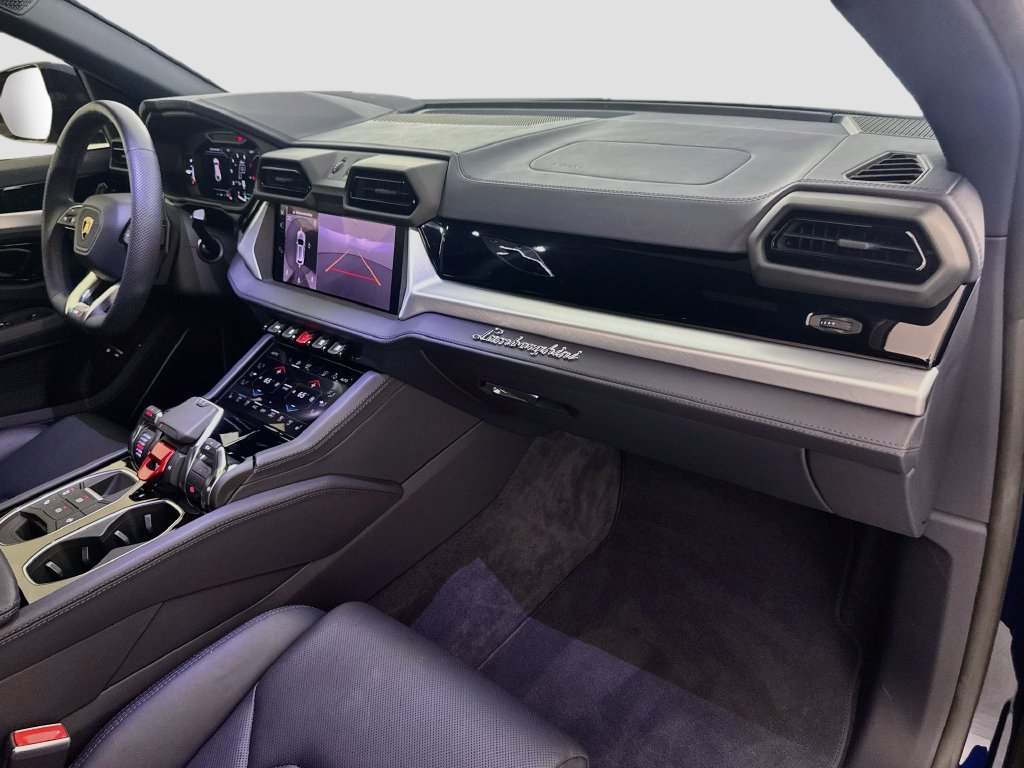 Used 2025 Lamborghini Urus SE AWD/4WD image 32