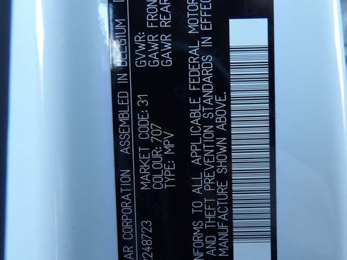 Certified 2024 Volvo XC40 B5 Plus w/ Protection Package Premier image 33