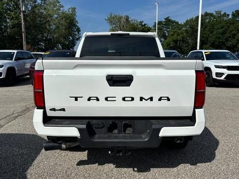 Used 2025 Toyota Tacoma TRD Off-Road AWD/4WD image 4