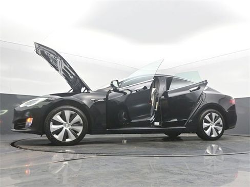 Used 2020 Tesla Model S Long Range Plus image 59