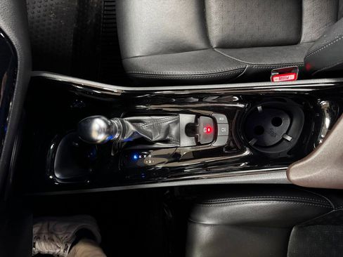 Used 2019 Toyota C-HR Limited image 29