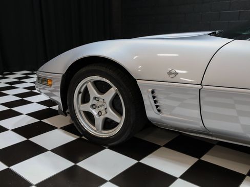 Used 1996 Chevrolet Corvette Coupe RWD image 33