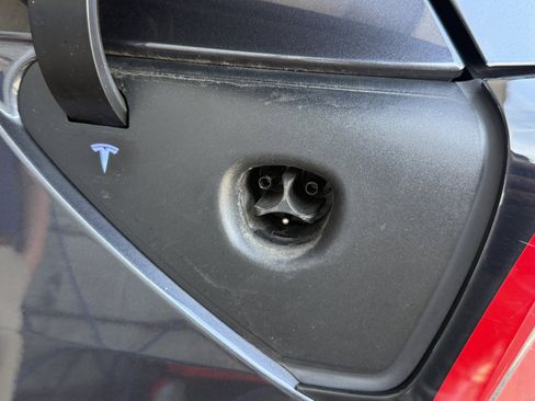 Used 2021 Tesla Model Y Long Range AWD/4WD image 35