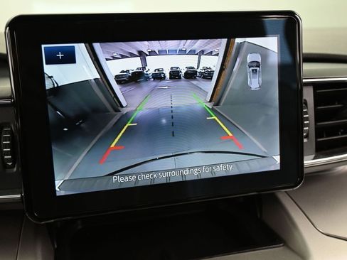 Used 2022 Ford Explorer XLT w/ Equipment Group 202A image 18