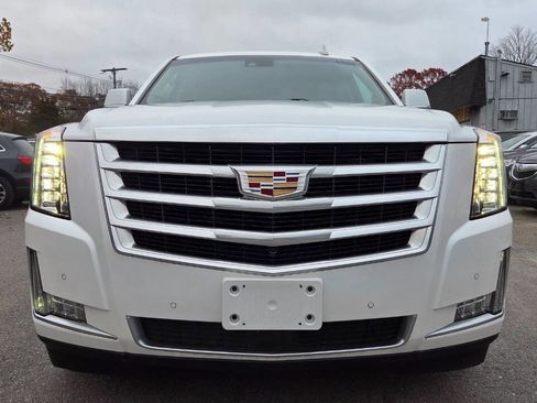 Used 2016 Cadillac Escalade ESV Premium image 3