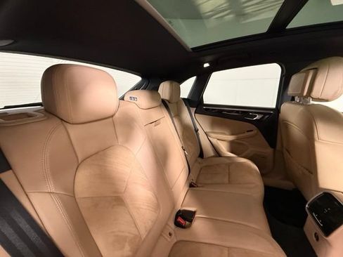 Used 2020 Porsche Macan AWD/4WD image 29