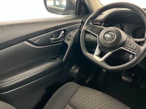Used 2018 Nissan Rogue S AWD/4WD image 11