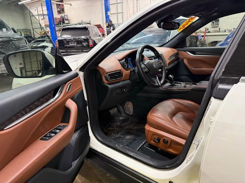 Used 2018 Maserati Levante Sport Utility 4D image 7