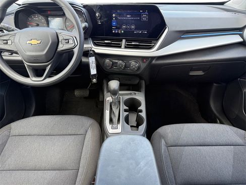 Used 2025 Chevrolet Trax LS w/ Driver Confidence Package image 10