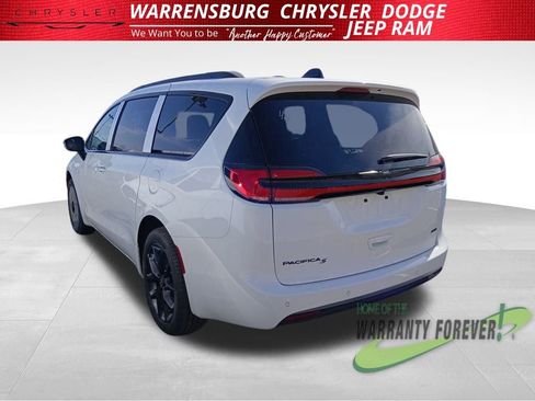 New 2026 Chrysler Pacifica Select image 5