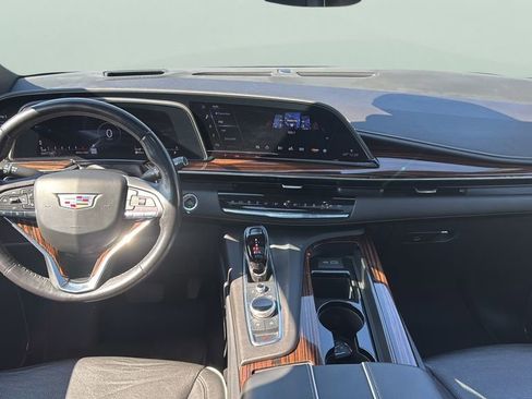 Used 2022 Cadillac Escalade Premium Luxury image 11