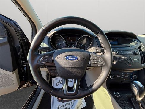 Used 2016 Ford Focus SE w/ SE Sport Package image 18