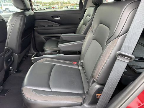 Used 2024 Nissan Pathfinder SL w/ SL Premium Package AWD/4WD image 13