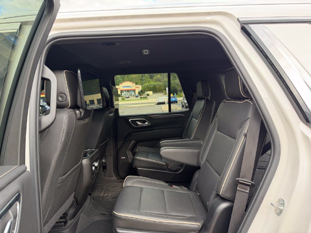 Used 2021 GMC Yukon SLT w/ Rear Media and Nav Package AWD/4WD image 10
