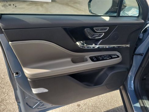 New 2026 Lincoln Corsair Premiere image 12