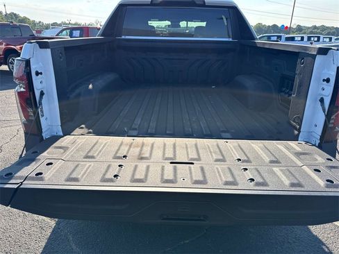 New 2025 Chevrolet Silverado EV LT image 18