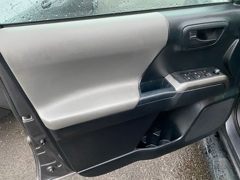 Used 2016 Toyota Tacoma SR5 RWD image 30