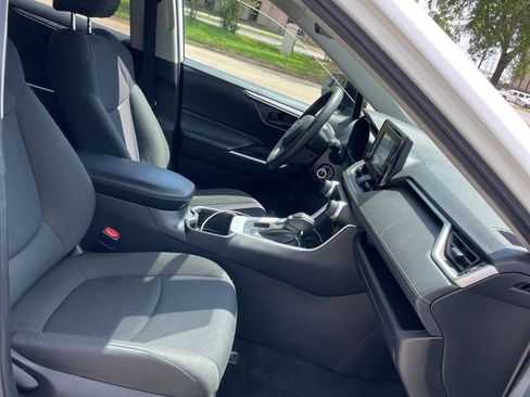 Used 2022 Toyota RAV4 LE image 11