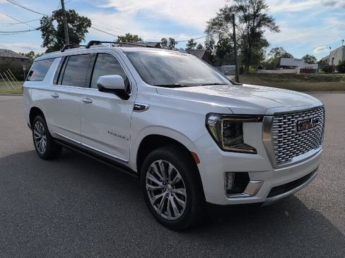 Used 2021 GMC Yukon XL Denali w/ Denali Ultimate Package AWD/4WD image 3