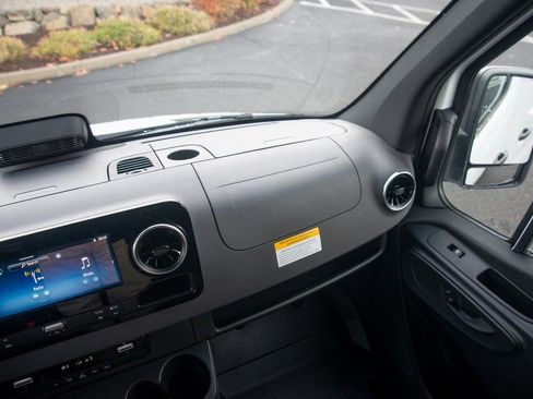 Used 2025 Mercedes-Benz Sprinter 4500 image 28